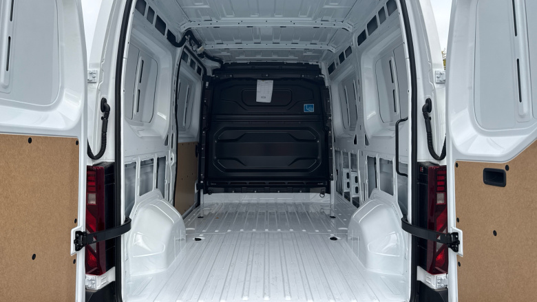 Renault Master Mwb Diesel Fwd MM35 Blue dCi 130 Advance Medium Roof Van